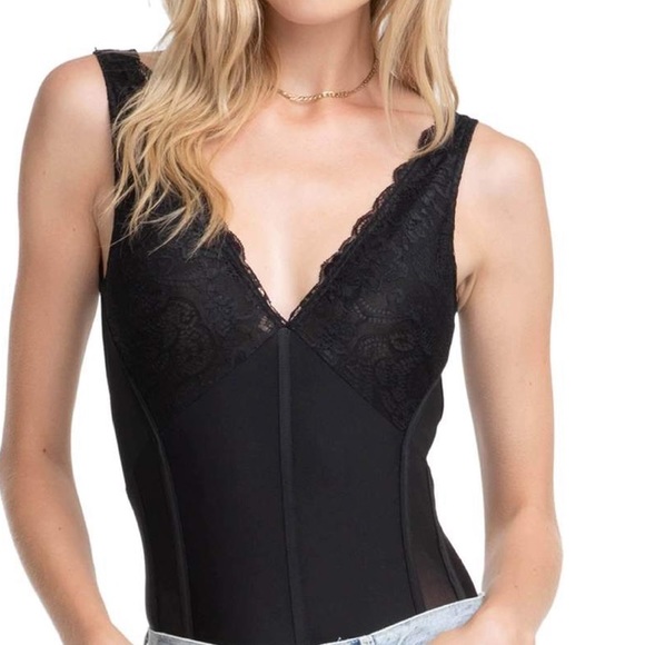 ASTR The Label Tops - NEW:Astr Austin Lace Bodysuit